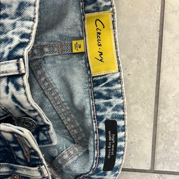 Women's Light Blue Distressed Jeans - Picture 3 of 3